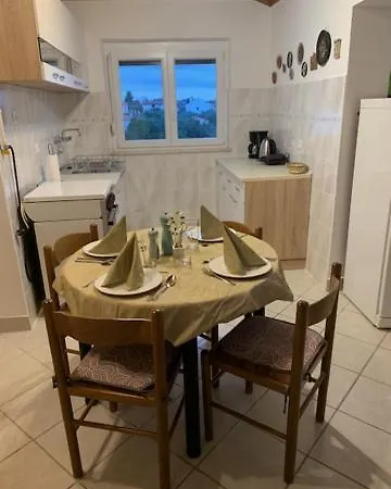 アパート Zarko Brzac