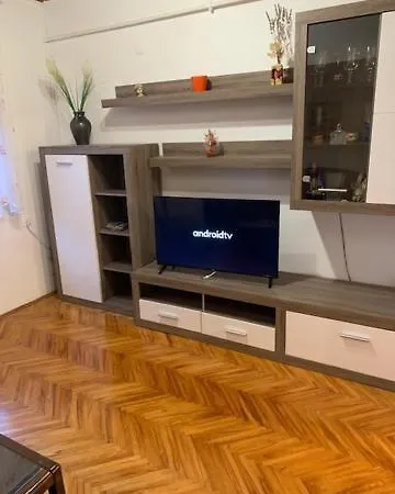 アパート Zarko Brzac