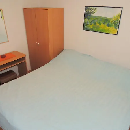 アパート Zarko Brzac